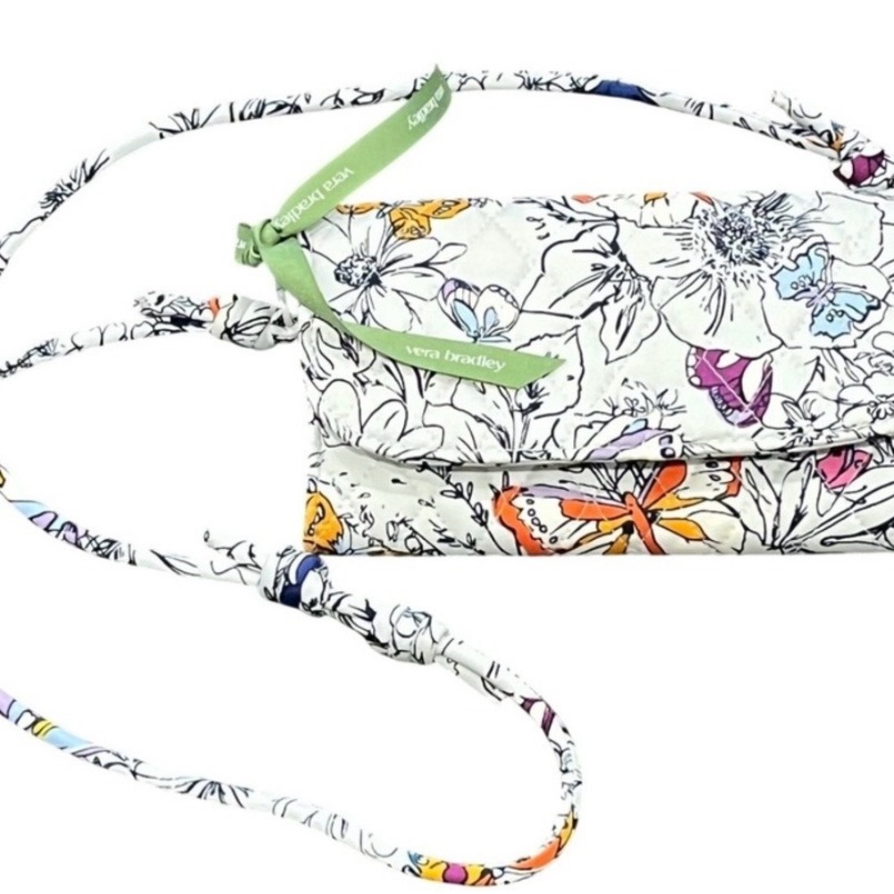 Vera Bradley Wildwood Wallet Crossbody Wing & Bloom Pattern
Brand new never used